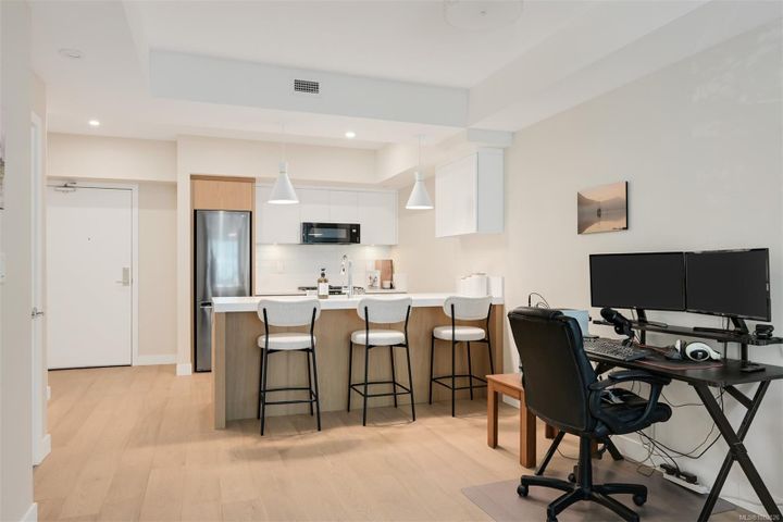 9861-third-sidney-north-east-sidney-16 at 204 - 9861 Third Street, Sidney North-East, Sidney