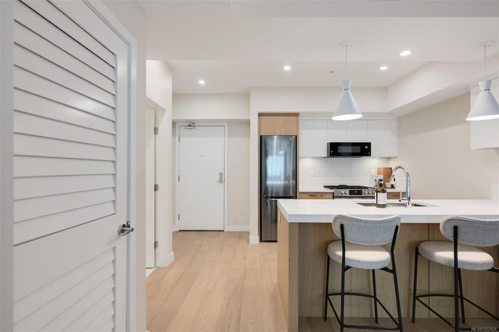 9861-third-sidney-north-east-sidney-23 at 204 - 9861 Third Street, Sidney North-East, Sidney