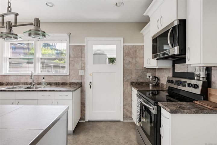 1151-reynolds-maplewood-saanich-east-19 at 1151 Reynolds Road, Maplewood, Saanich East