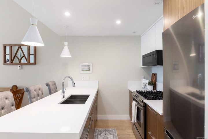 9861-third-sidney-north-east-sidney-07 at 406 - 9861 Third Street, Sidney North-East, Sidney