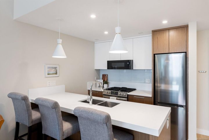 9861-third-sidney-north-east-sidney-09 at 406 - 9861 Third Street, Sidney North-East, Sidney