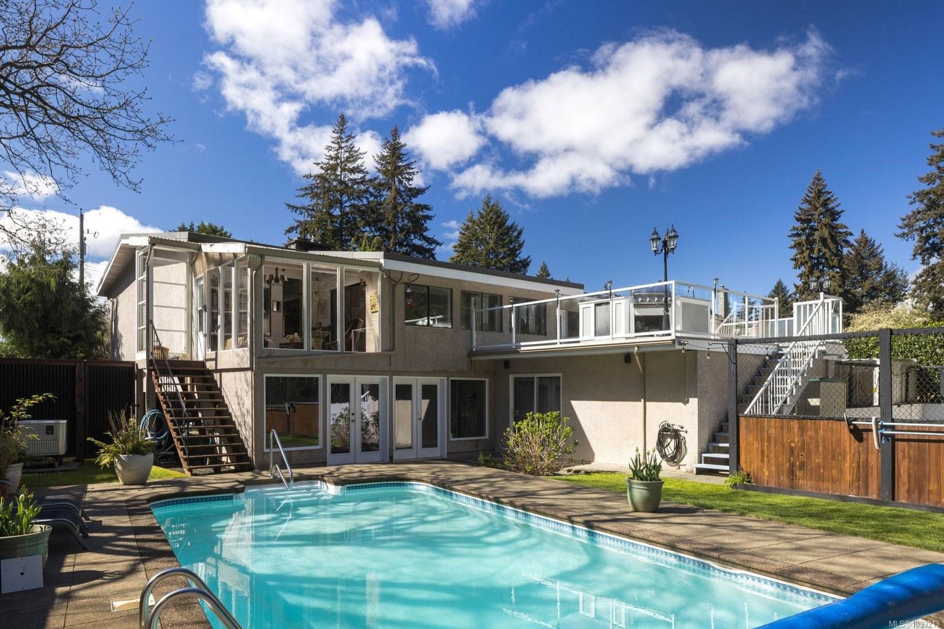 2264 Aldeane Avenue, Colwood Lake, Colwood 