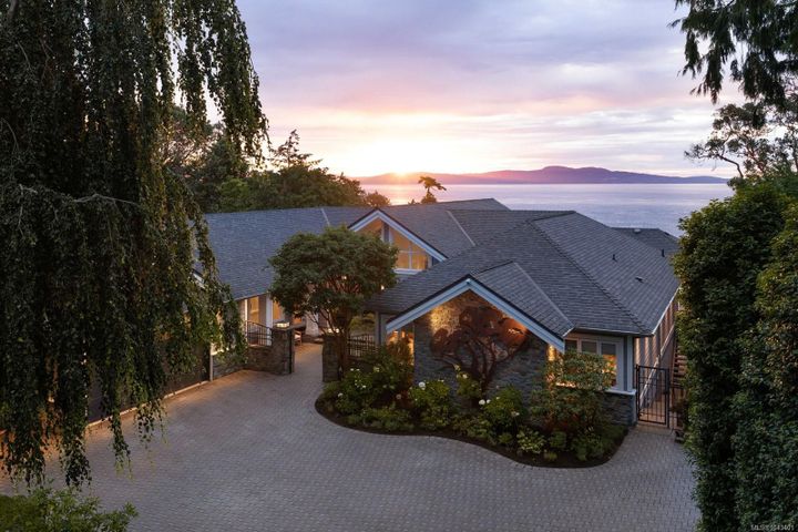 2226-arbutus-arbutus-saanich-east-02 at 2226 Arbutus Road, Arbutus, Saanich East