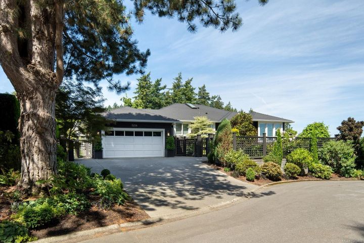 5256-del-monte-cordova-bay-saanich-east-02 at 5256 Del Monte Avenue, Cordova Bay, Saanich East