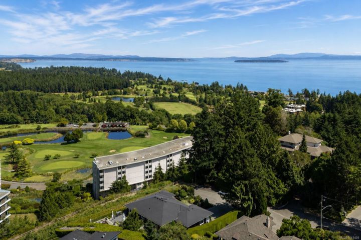 5256-del-monte-cordova-bay-saanich-east-03 at 5256 Del Monte Avenue, Cordova Bay, Saanich East