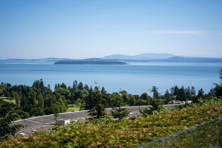 5256-del-monte-cordova-bay-saanich-east-40 at 5256 Del Monte Avenue, Cordova Bay, Saanich East