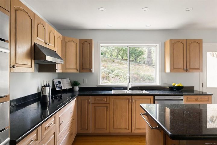 11466-sumac-lands-end-north-saanich-19 at 11466 Sumac Drive, Lands End, North Saanich