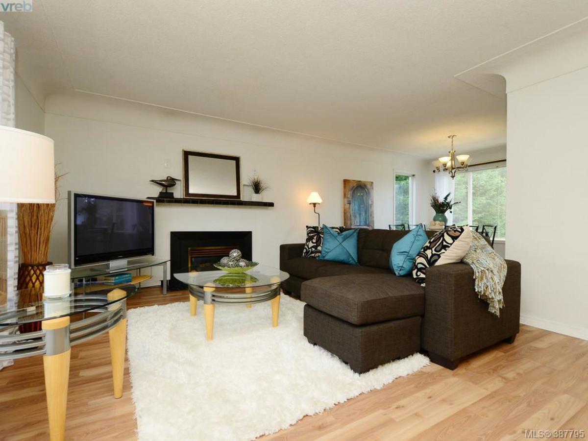 1 - 45 Vickery, View Royal  by Julia Abraham Real Estate 1 - 45 Vickery, View Royal