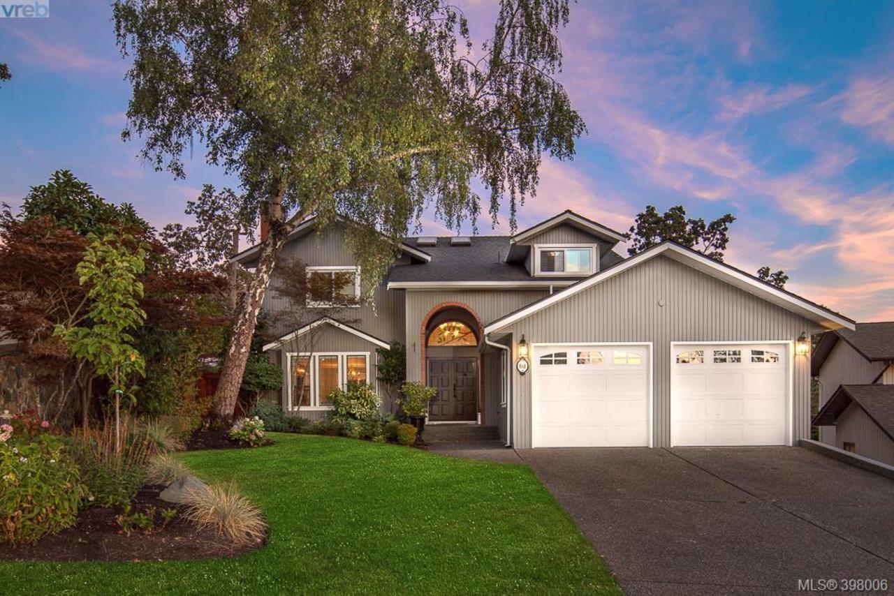 868 Denford Crescent, Lake Hill, Saanich East by Julia Abraham Real Estate 868 Denford Crescent, Lake Hill, Saanich East