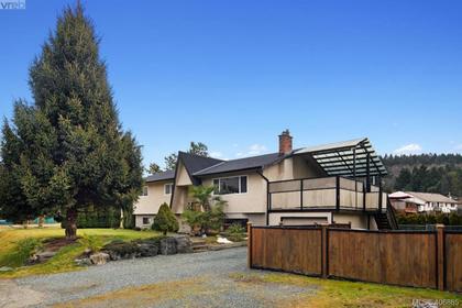 2826-santana-drive-la-goldstream-langford-02 at 2826 Santana Drive, Goldstream, Langford