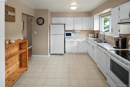 2826-santana-drive-la-goldstream-langford-06 at 2826 Santana Drive, Goldstream, Langford 2826-santana-drive-la-goldstream-langford-06 at 2826 Santana Drive, Goldstream, Langford