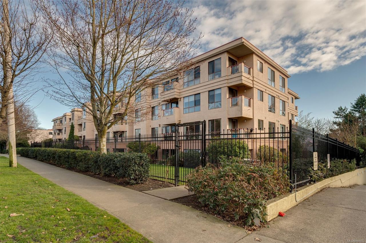 212 - 545 Manchester Road, Burnside, Victoria by Julia Abraham Real Estate 212 - 545 Manchester Road, Burnside, Victoria