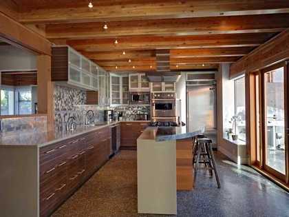 V1027128_301_18 at 761 12th Street, Boulevard, North Vancouver