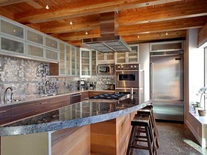 V1027128_401_18 at 761 12th Street, Boulevard, North Vancouver