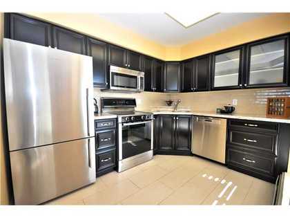 V917648_401_18 at 402 - 120 2nd Street, Lower Lonsdale, North Vancouver