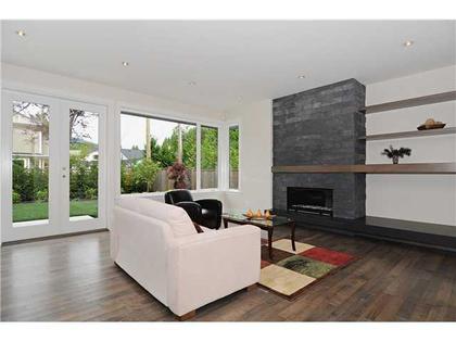 V918357_501_17 at 2790 Edgemont Bv, Edgemont, North Vancouver