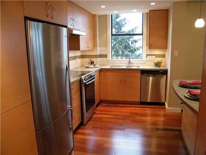 V859619_101_18 at 801 - 1390 Duchess Avenue, Ambleside, West Vancouver