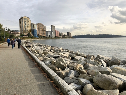 Right on the seawall! at 708 - 150 24th Street, Dundarave, West Vancouver