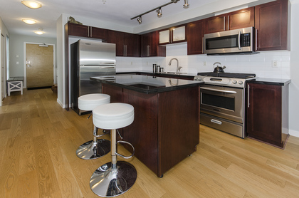 5976 at 410 - 122 East 3rd Street, Lower Lonsdale, North Vancouver