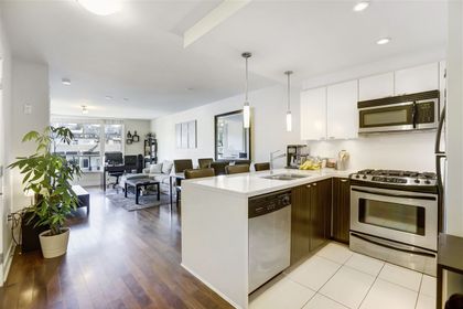 160-w-3rd-street-lower-lonsdale-north-vancouver-02 at 604 - 160 W 3rd Street, Lower Lonsdale, North Vancouver