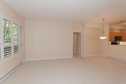 011 at 102 - 3151 Connaught Crescent, Edgemont, North Vancouver