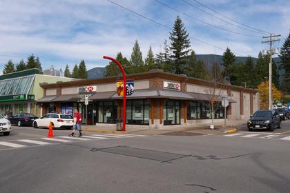 037 at 102 - 3151 Connaught Crescent, Edgemont, North Vancouver