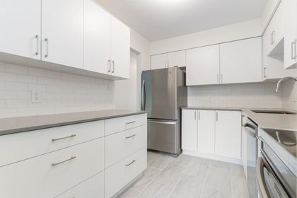 327-ninth-street-uptown-nw-new-westminster-03 at 306 - 327 Ninth Street, Uptown NW, New Westminster