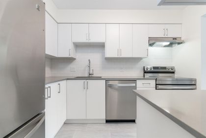 327-ninth-street-uptown-nw-new-westminster-04 at 306 - 327 Ninth Street, Uptown NW, New Westminster