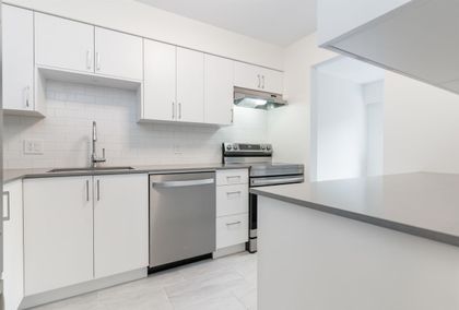 327-ninth-street-uptown-nw-new-westminster-05 at 306 - 327 Ninth Street, Uptown NW, New Westminster