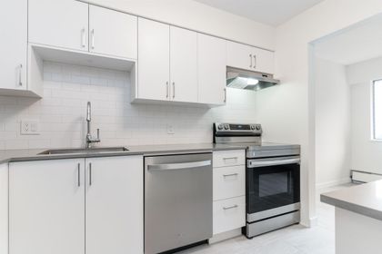 327-ninth-street-uptown-nw-new-westminster-06 at 306 - 327 Ninth Street, Uptown NW, New Westminster