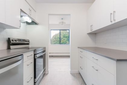 327-ninth-street-uptown-nw-new-westminster-08 at 306 - 327 Ninth Street, Uptown NW, New Westminster