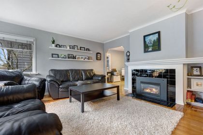 220-w-23rd-street-central-lonsdale-north-vancouver-04 at 220 W 23rd Street, Central Lonsdale, North Vancouver