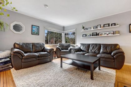 220-w-23rd-street-central-lonsdale-north-vancouver-05 at 220 W 23rd Street, Central Lonsdale, North Vancouver