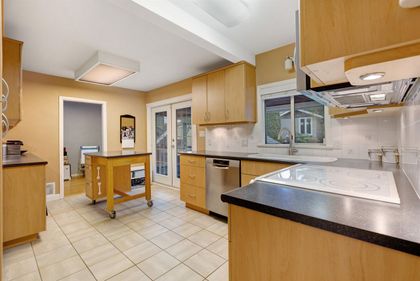 220-w-23rd-street-central-lonsdale-north-vancouver-08 at 220 W 23rd Street, Central Lonsdale, North Vancouver