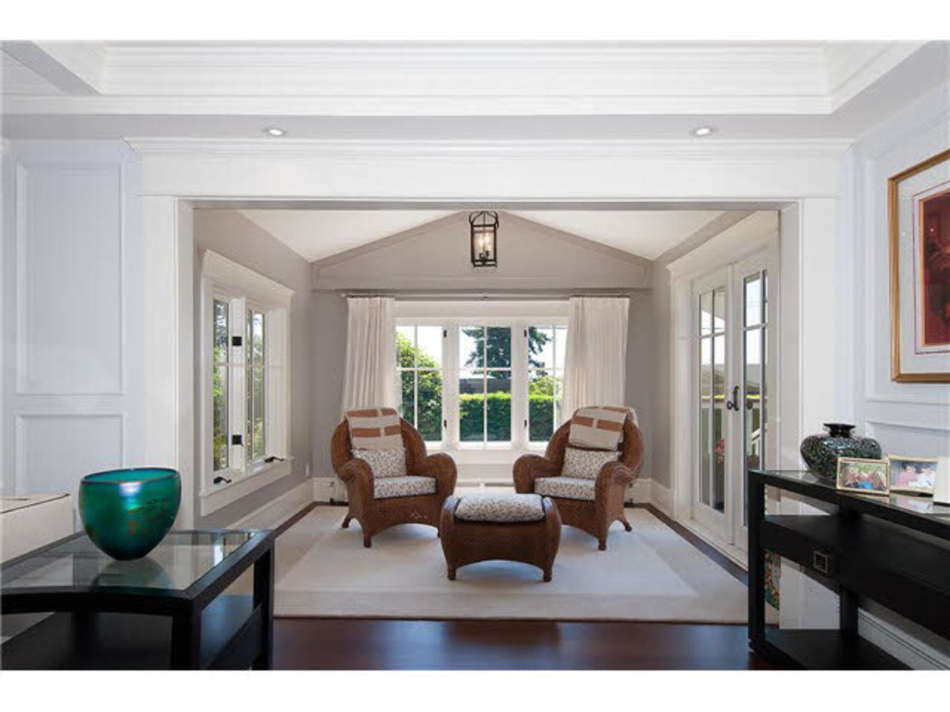 lr at 4075 Rose Crescent, Sandy Cove, West Vancouver