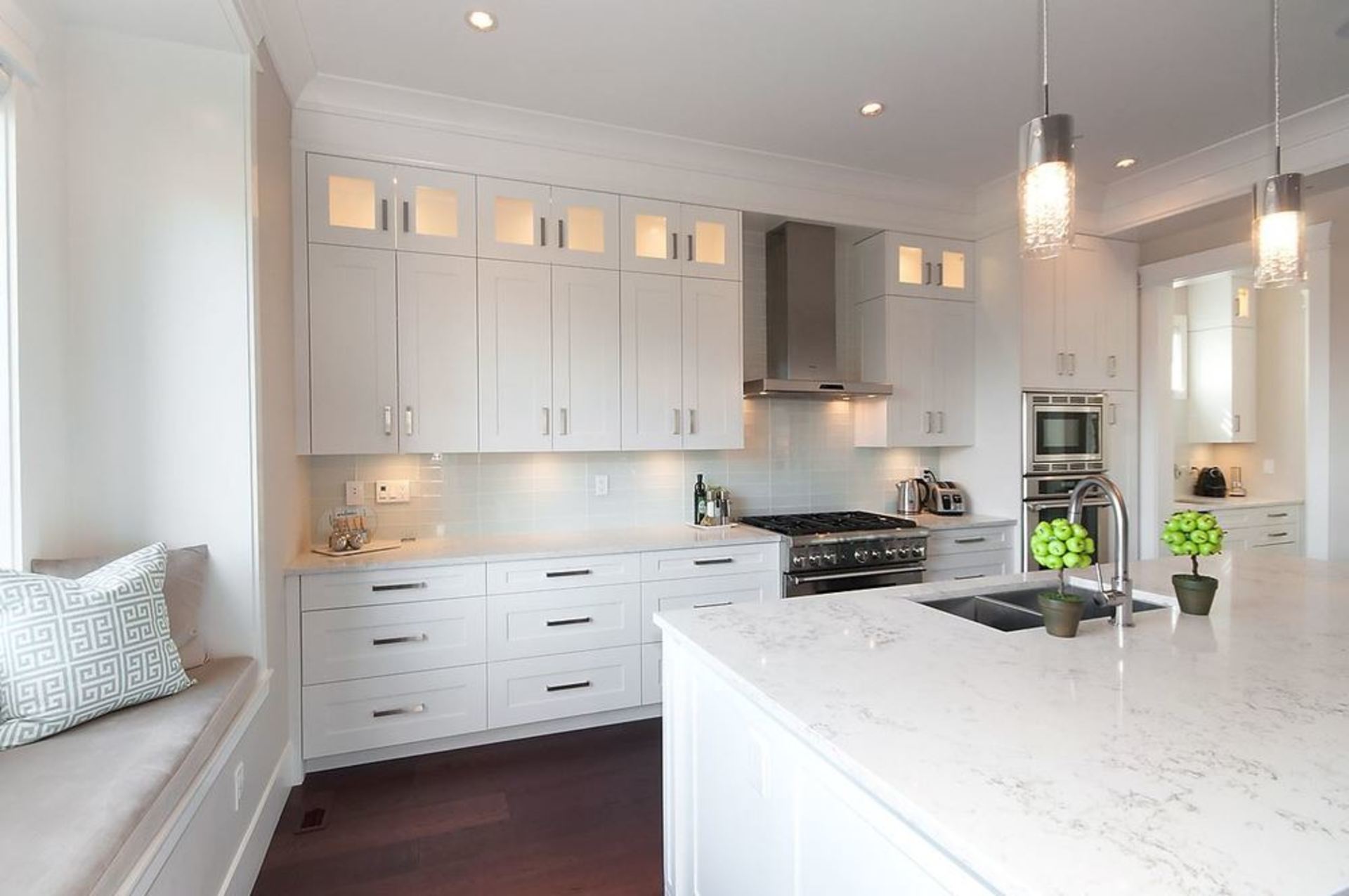 48677 at 733 7th Street, Queensbury, North Vancouver