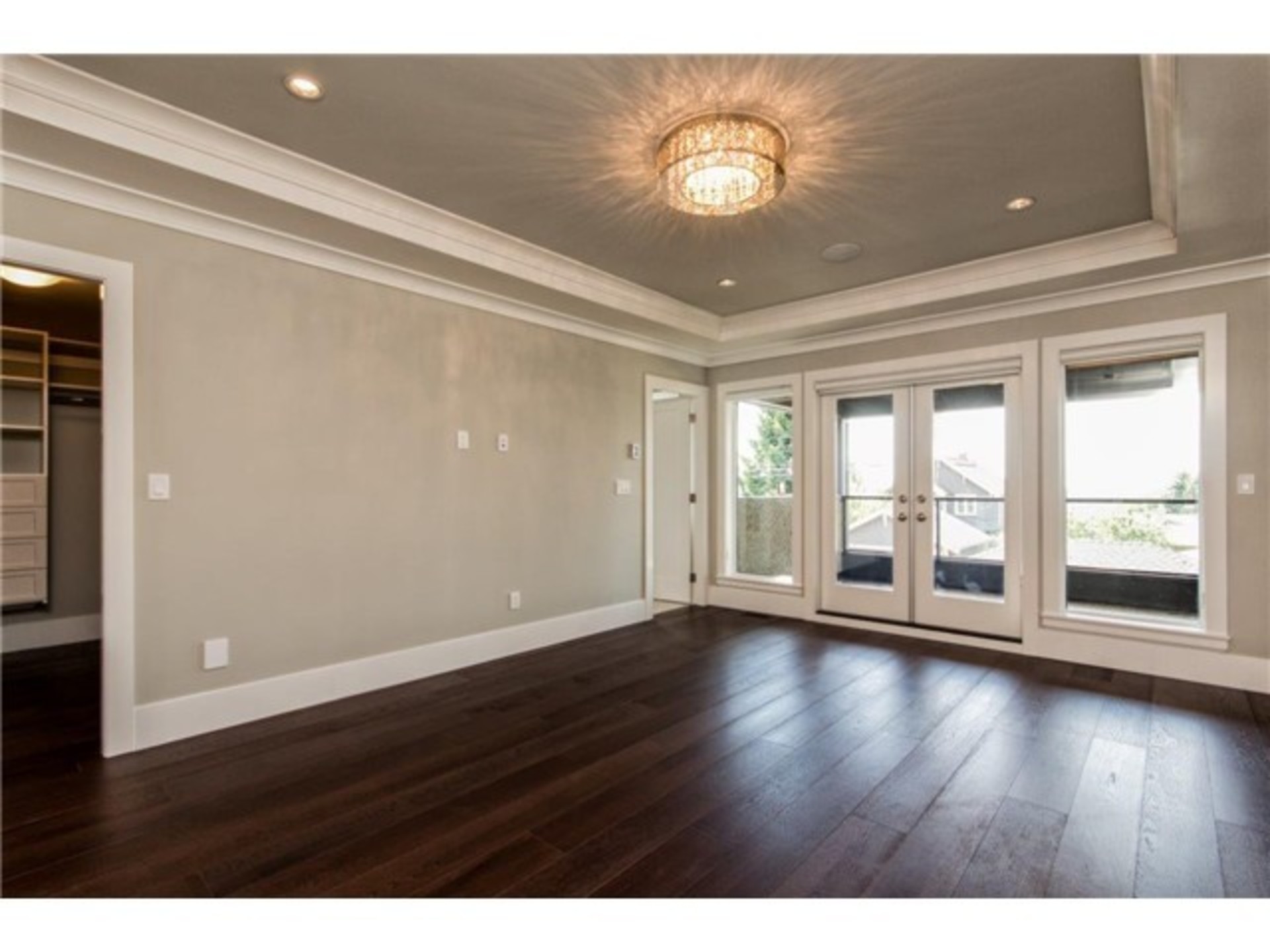 40250 at 733 E 7th Street, North Vancouver