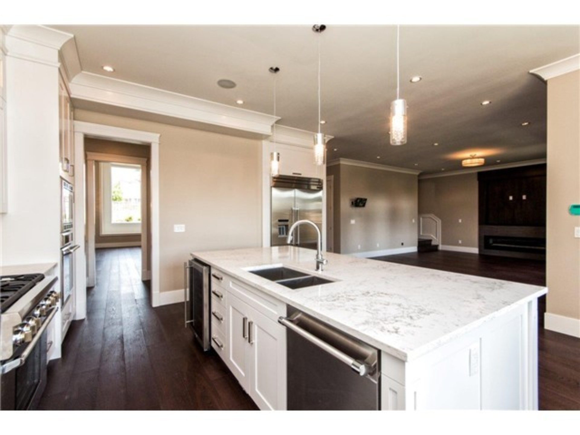 40254 at 733 E 7th Street, North Vancouver