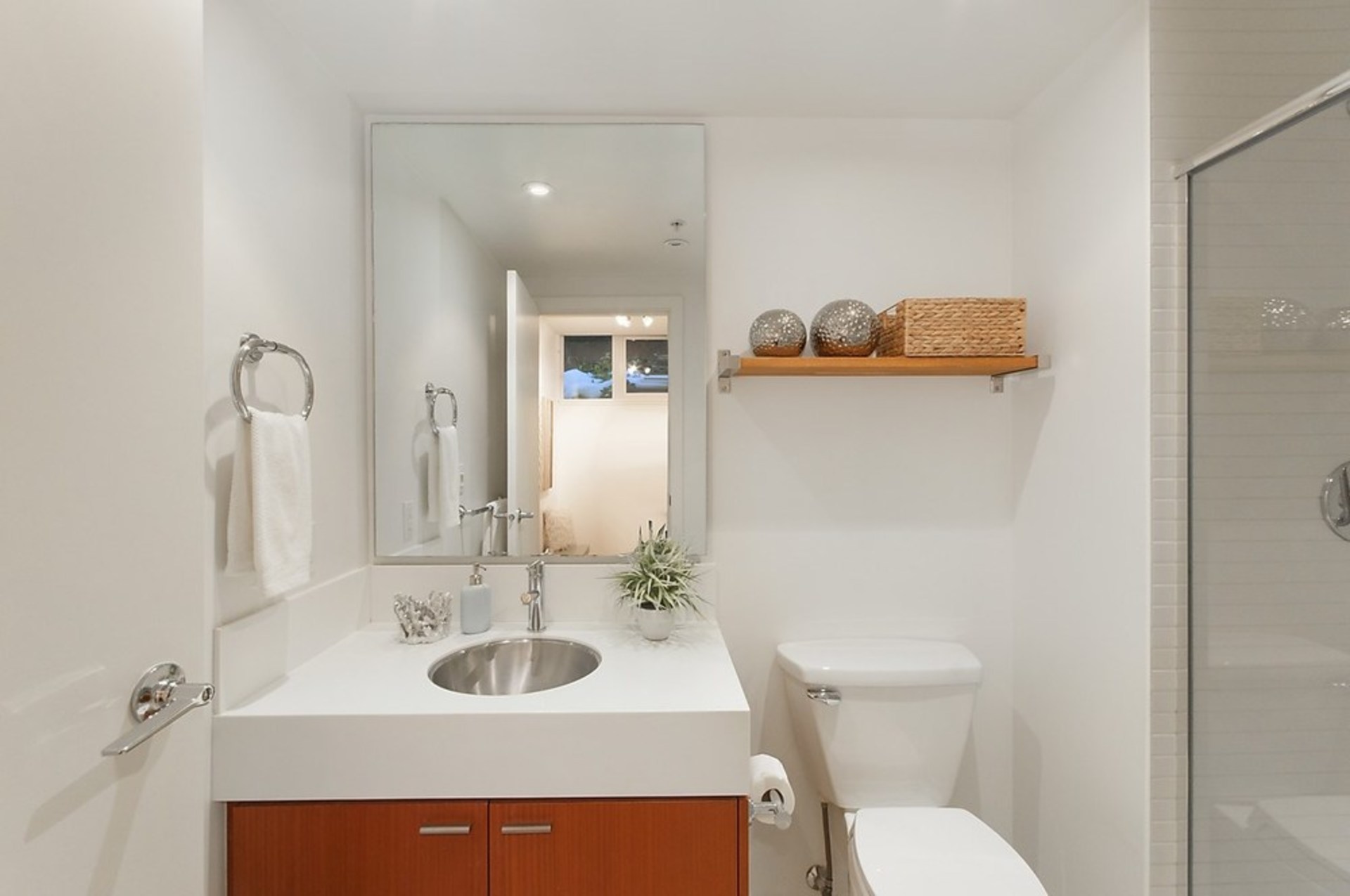 47878 at 390 11th Ave Uno, Vancouver East