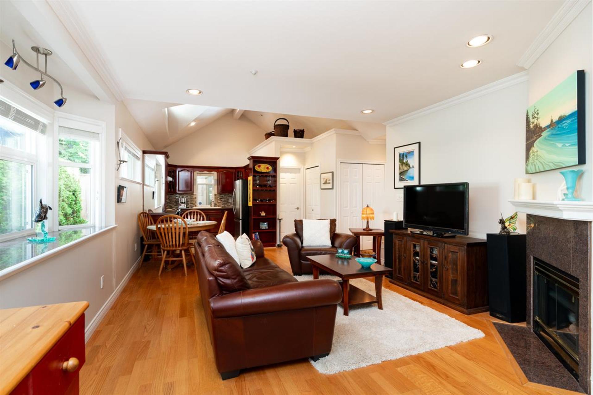 living at 32 W 14th Avenue, Mount Pleasant VW, Vancouver West