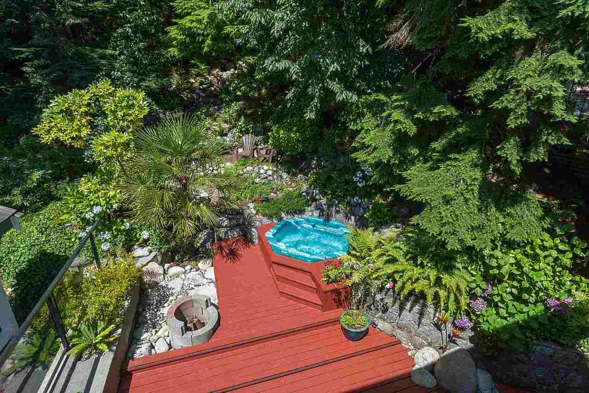 garden at 2609 Panorama Drive, Deep Cove, North Vancouver