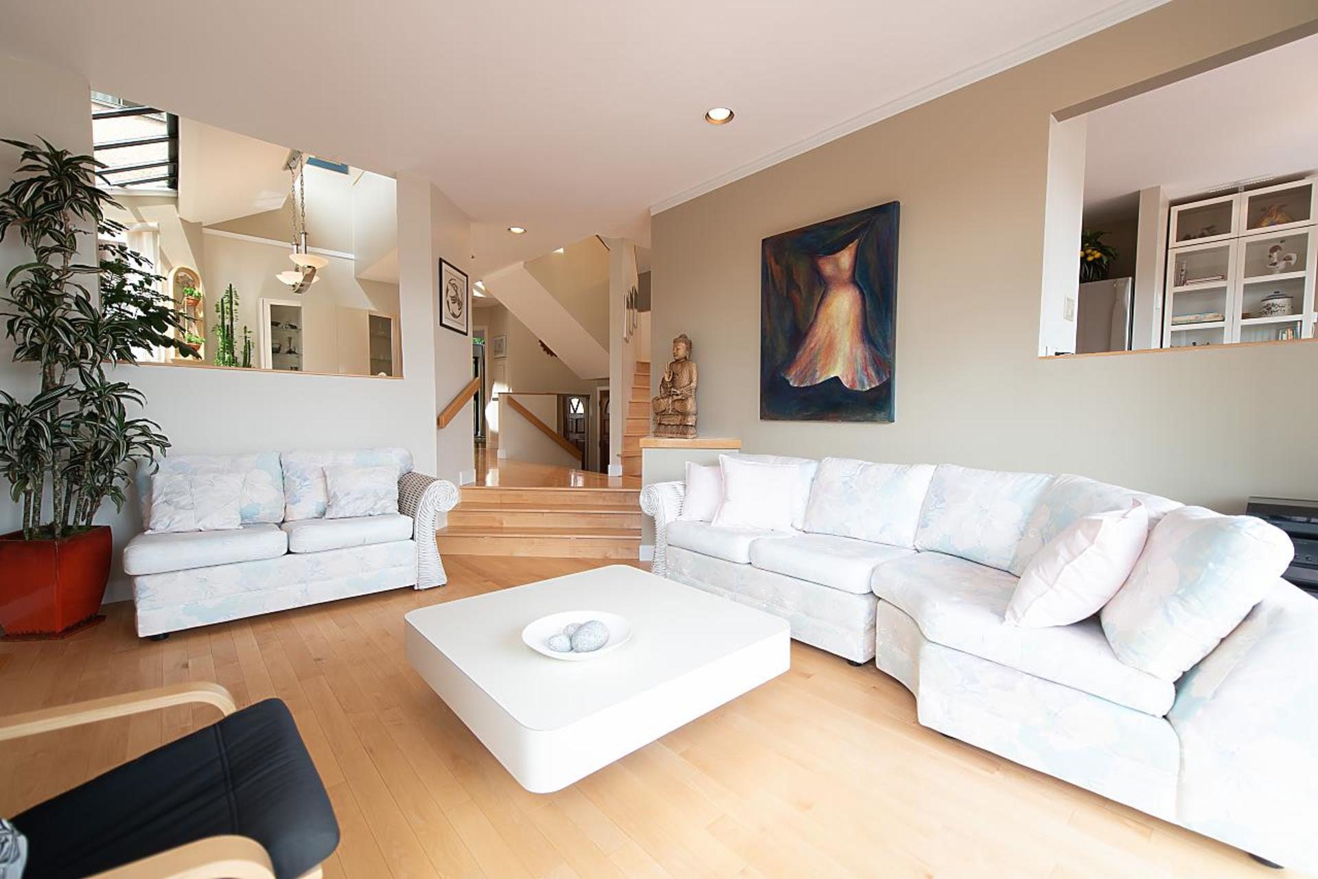 living at 2609 Panorama Drive, Deep Cove, North Vancouver
