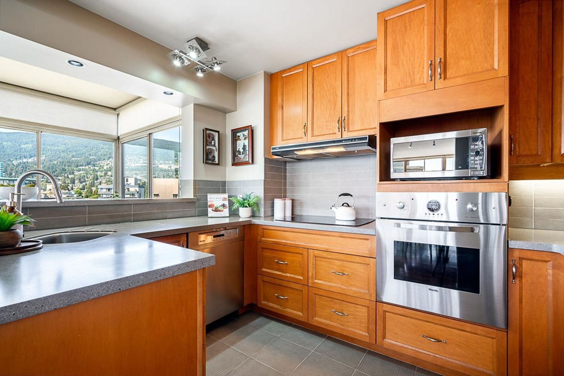 2135-argyle-avenue-dundarave-west-vancouver-10 at 1005 - 2135 Argyle Avenue, Dundarave, West Vancouver