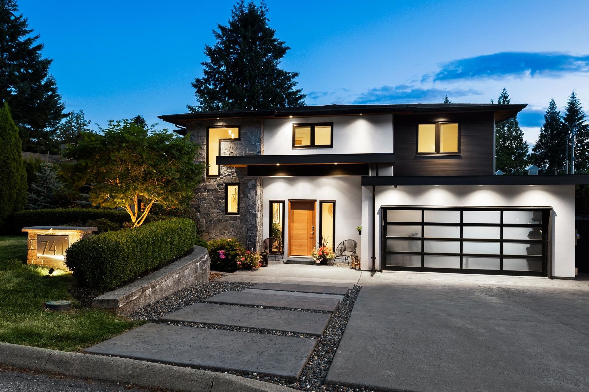 003 at 741 Winona Avenue, Canyon Heights NV, North Vancouver