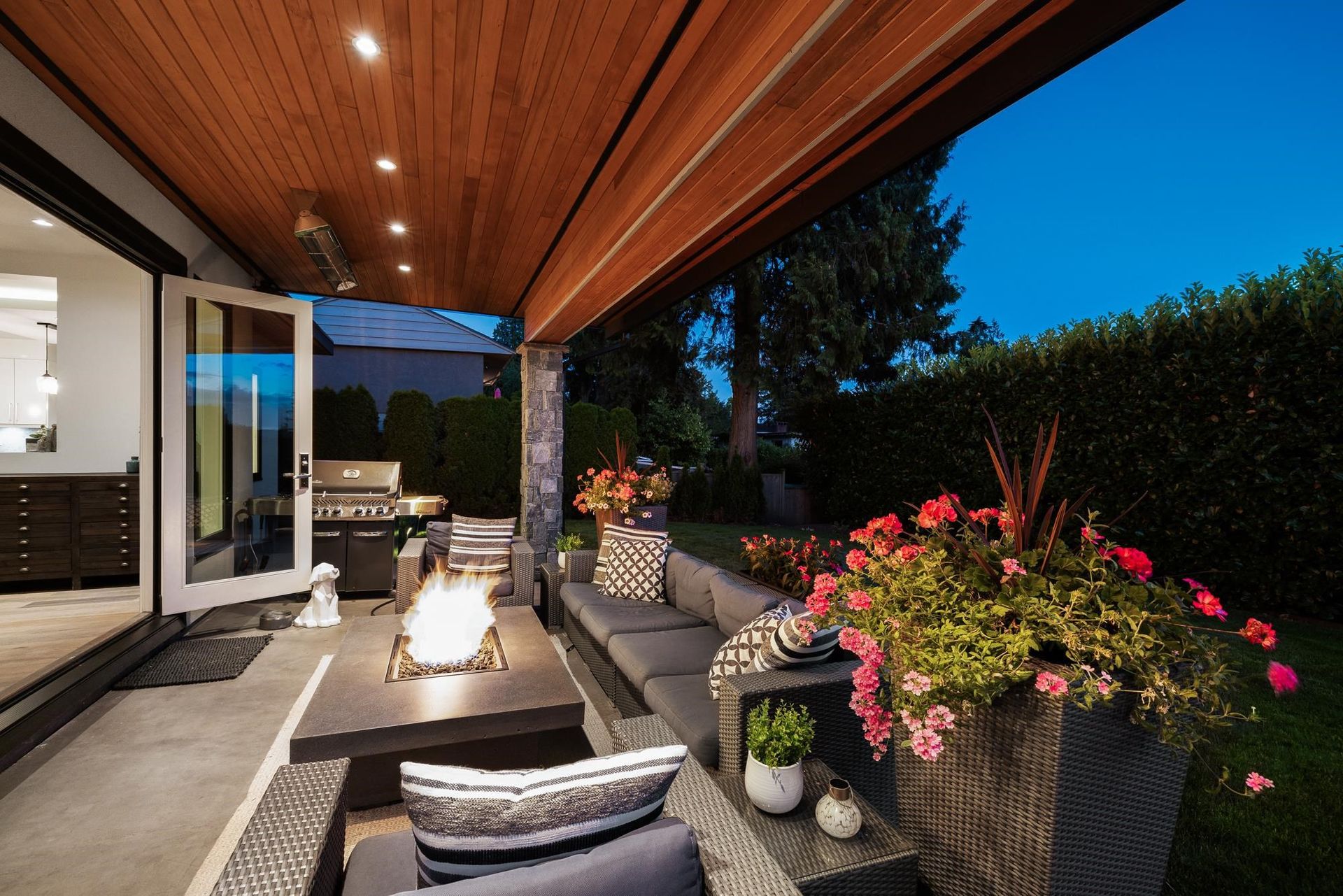 016 at 741 Winona Avenue, Canyon Heights NV, North Vancouver