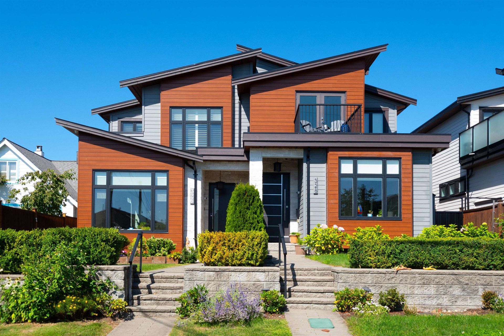 326 E 8th Street, Central Lonsdale, North Vancouver  by Julie Miller - Personal Real Estate Corporation 326 E 8th Street, Central Lonsdale, North Vancouver