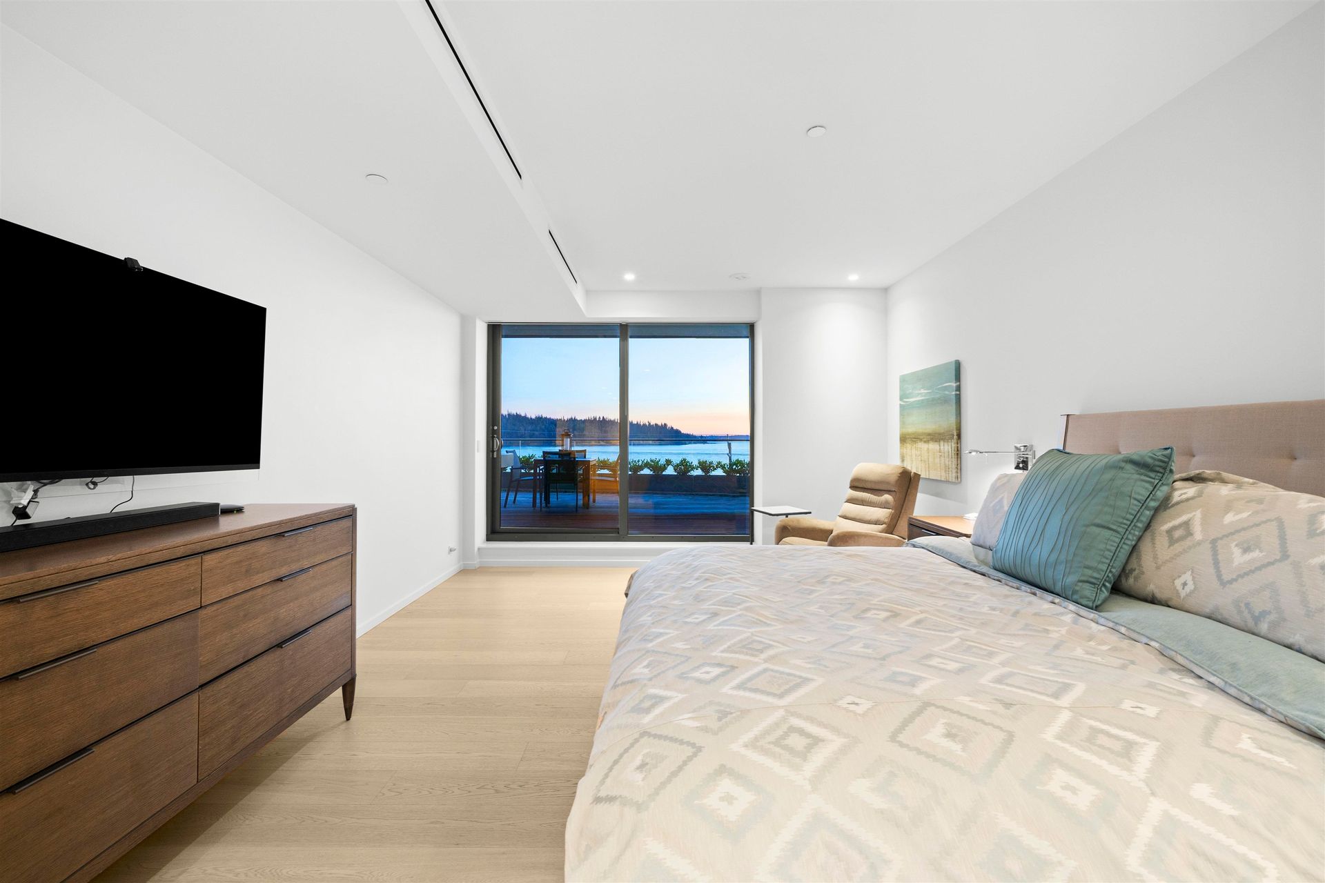 1355-015 at 405 - 1355 Bellevue Avenue, Ambleside, West Vancouver