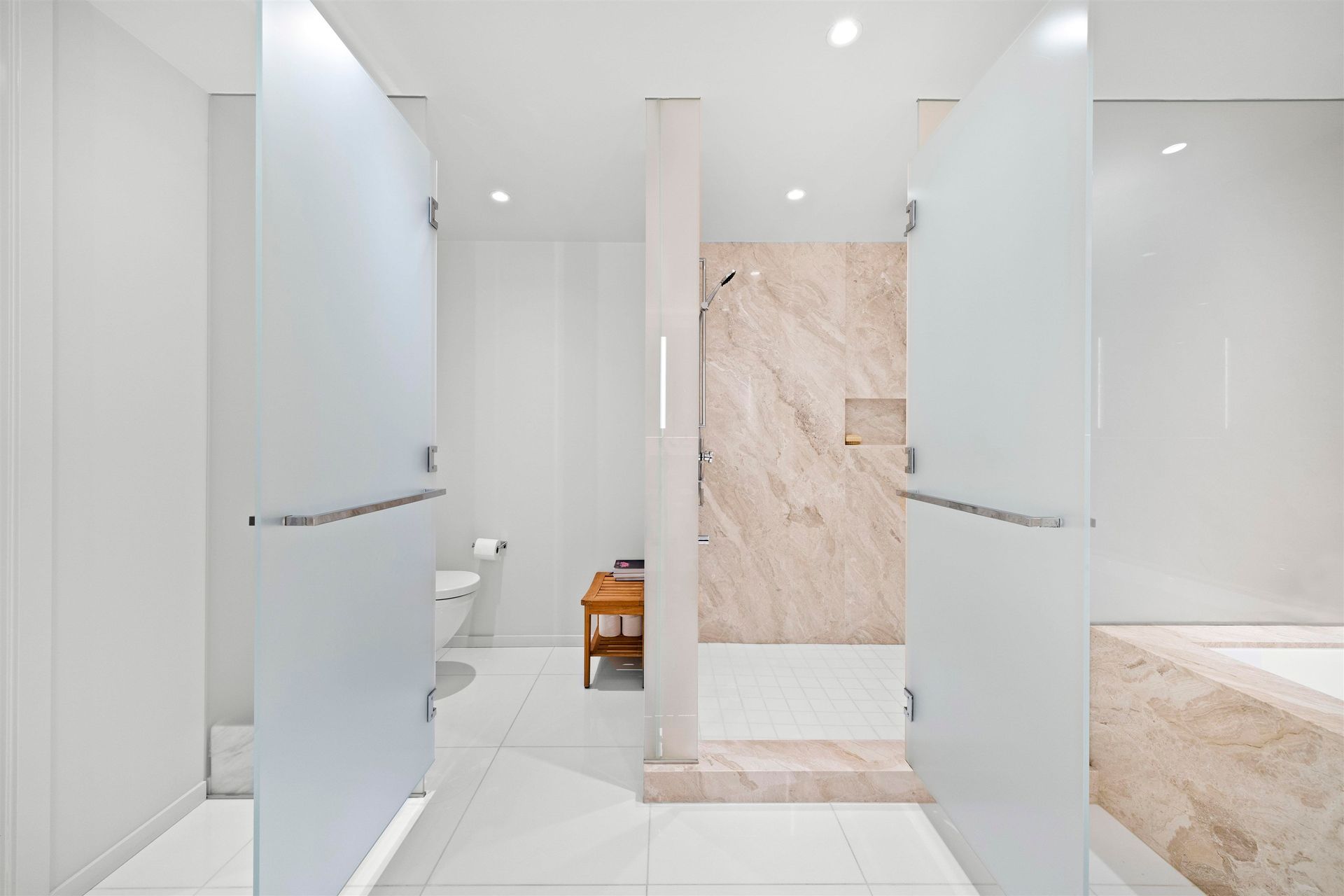 1355-018 at 405 - 1355 Bellevue Avenue, Ambleside, West Vancouver