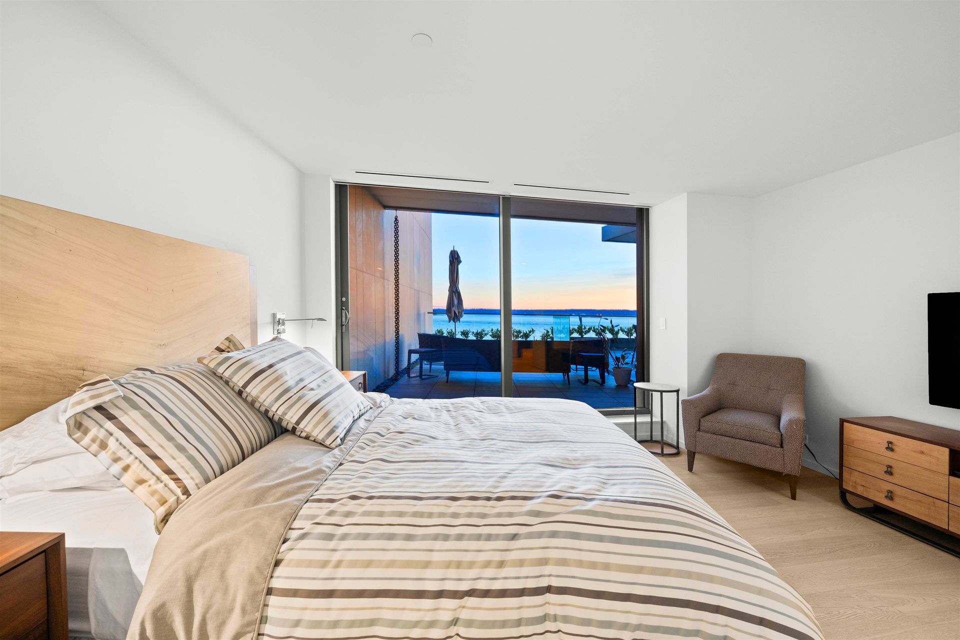 1355-025 at 405 - 1355 Bellevue Avenue, Ambleside, West Vancouver
