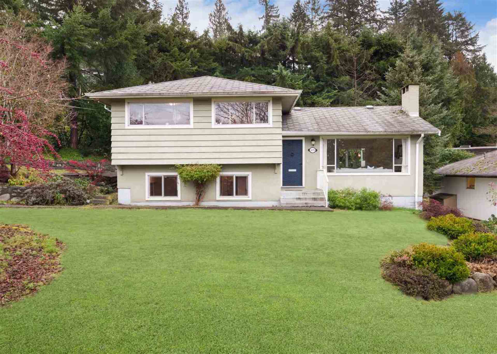 4676 Skyline Drive, Canyon Heights NV, North Vancouver  by Julie Miller - Personal Real Estate Corporation 4676 Skyline Drive, Canyon Heights NV, North Vancouver